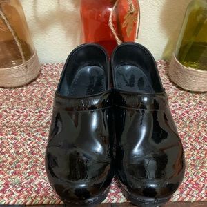 Dansko 39 black clogs